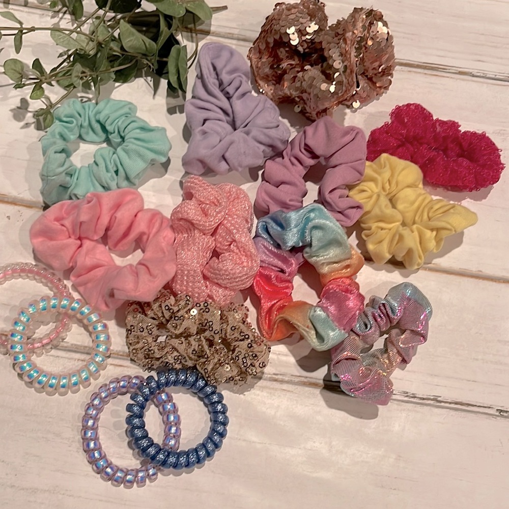 ❤️5 for 25❤️ Hair Ties / 14 total